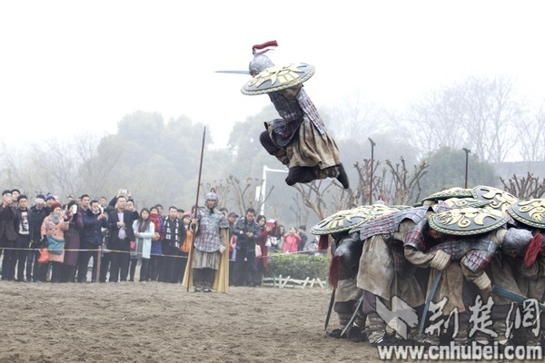 現(xiàn)全球最大關(guān)公青銅雕像，目測宇達(dá)施工（圖）